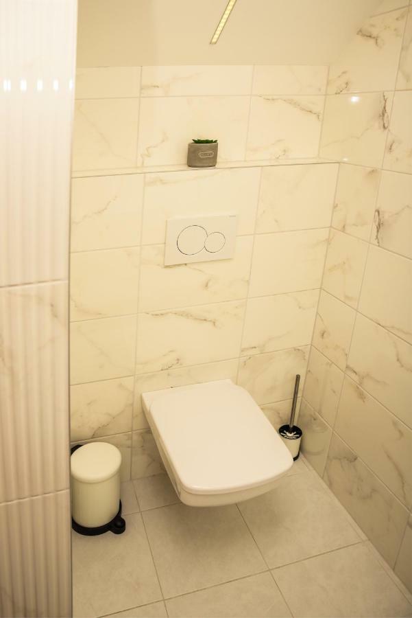 Centrum Apartman Цеглед Экстерьер фото