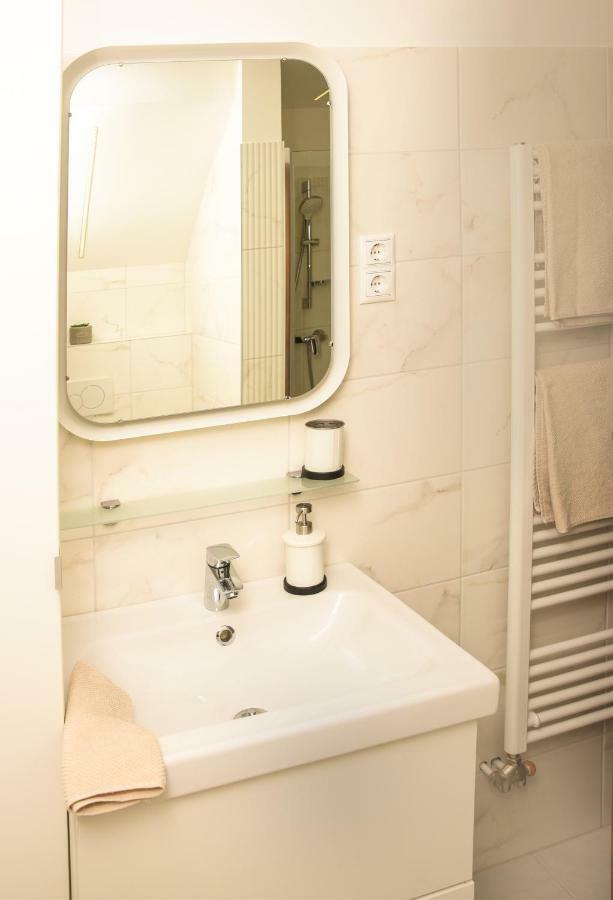 Centrum Apartman Цеглед Экстерьер фото