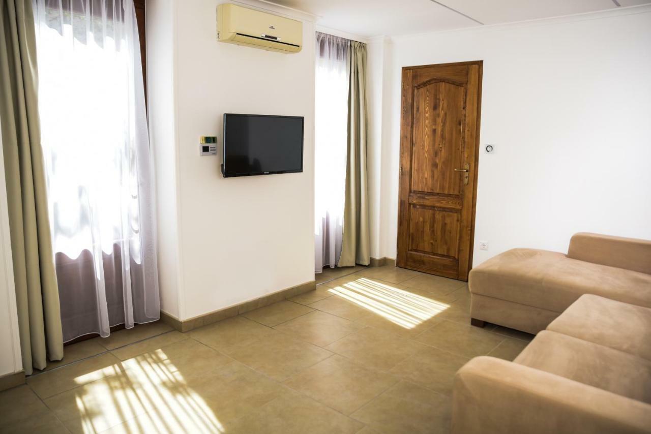 Centrum Apartman Цеглед Экстерьер фото